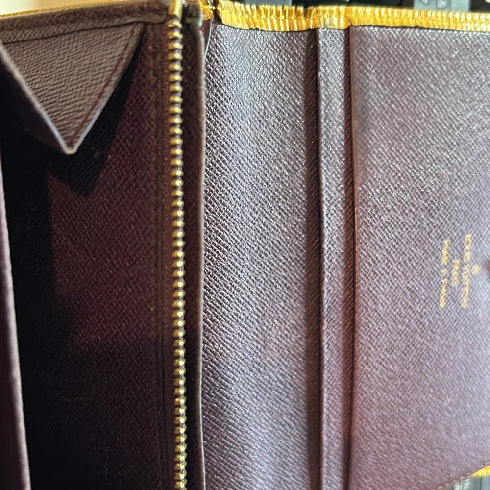 LV EPI SNAP WALLET - Picture 6 of 8